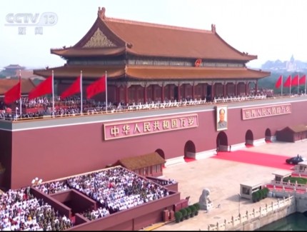 完整視頻｜習近平乘車檢閱地面方隊